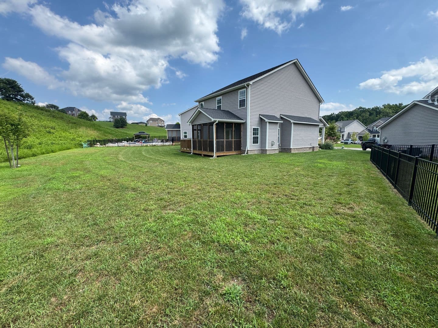 Oak Ridge House: 104 Deerberry Ln
