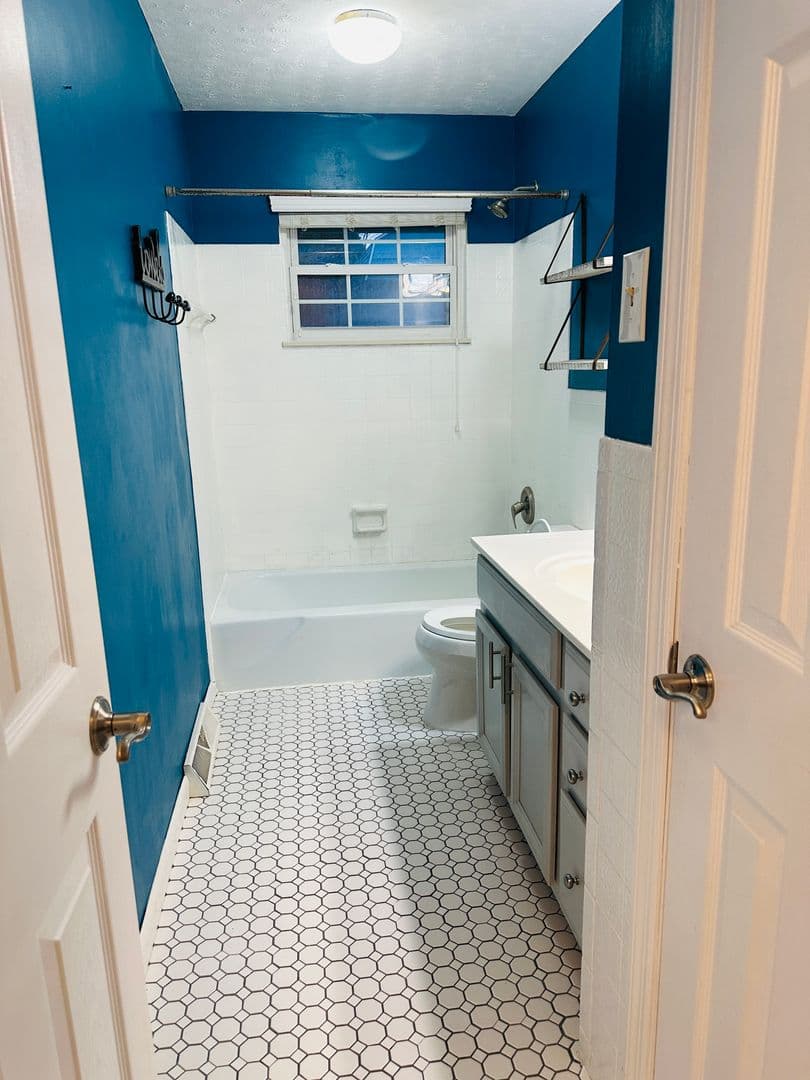 Knoxville House: 10837 Dineen Dr