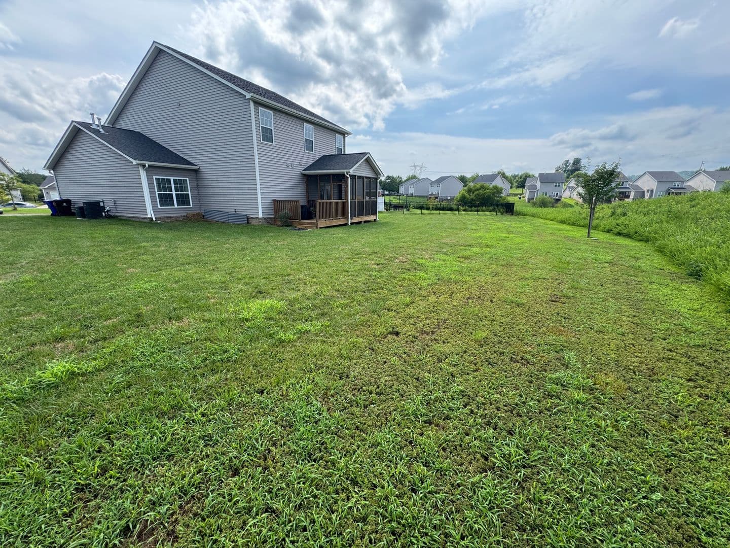 Oak Ridge House: 104 Deerberry Ln
