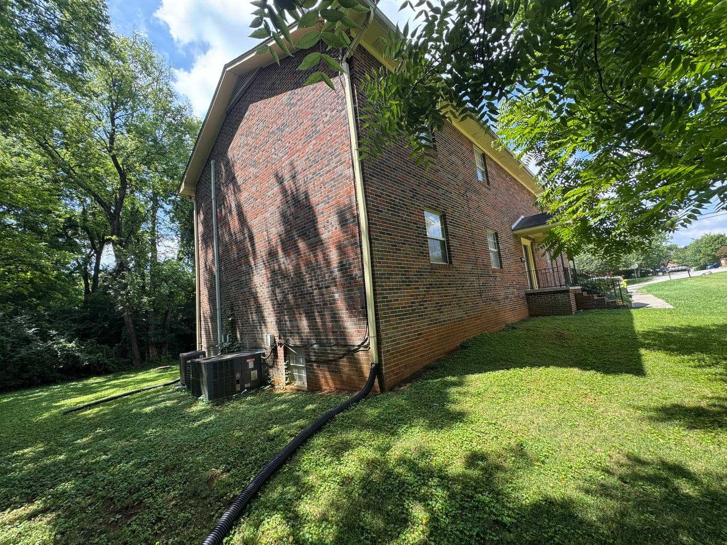 Knoxville Apartment: 212 S. David Ln.