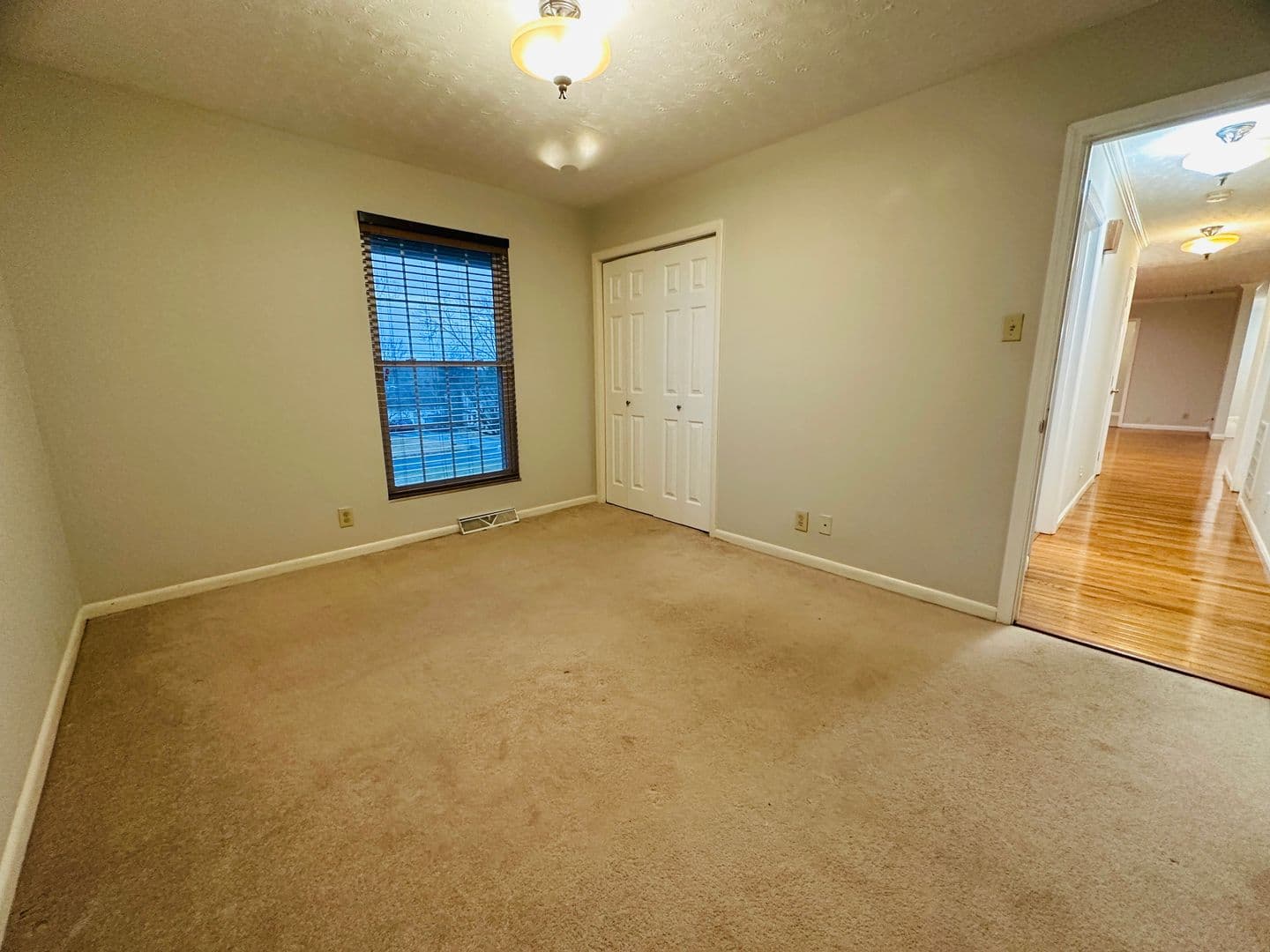 Knoxville House: 10837 Dineen Dr