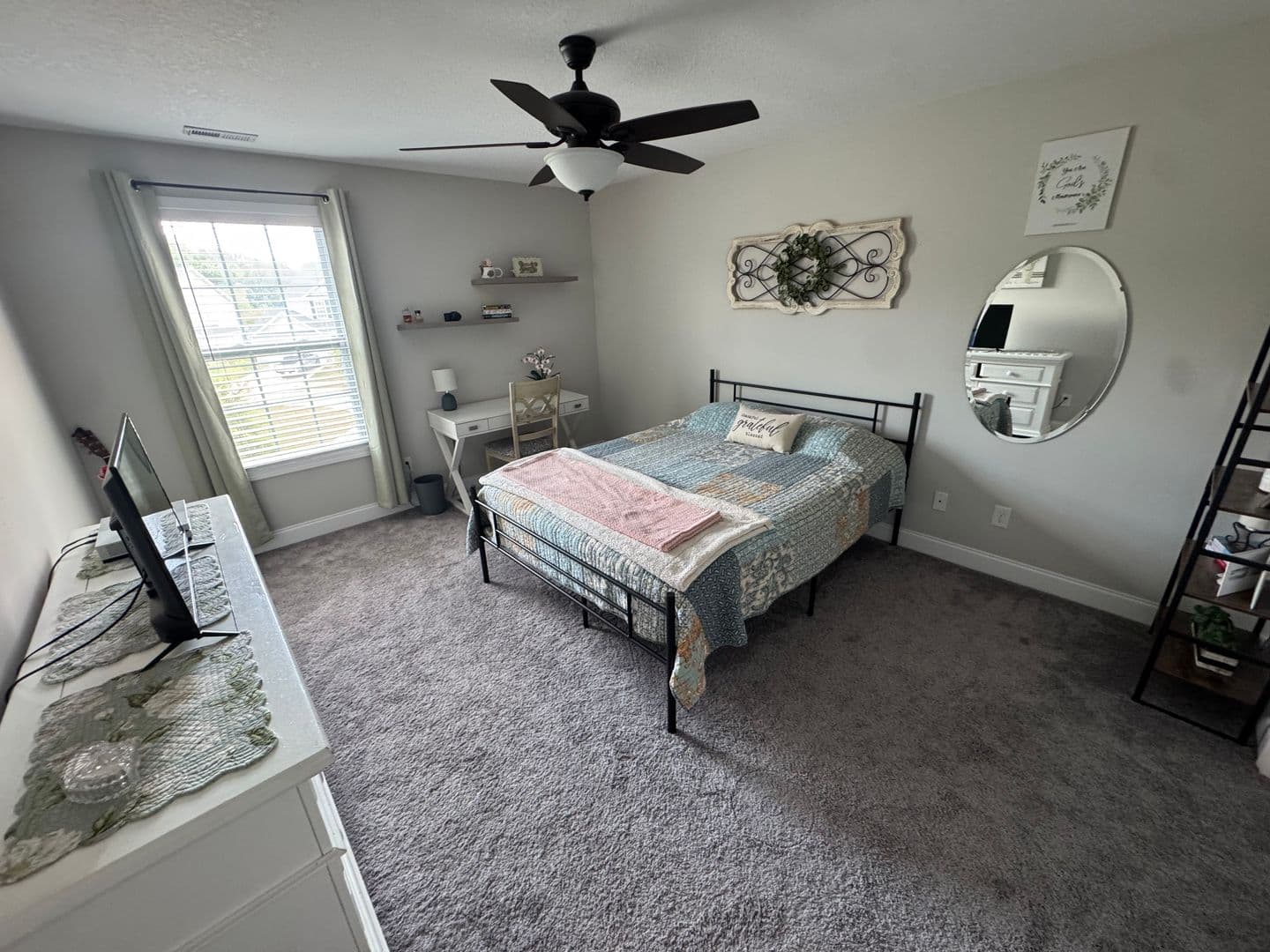 Oak Ridge House: 104 Deerberry Ln