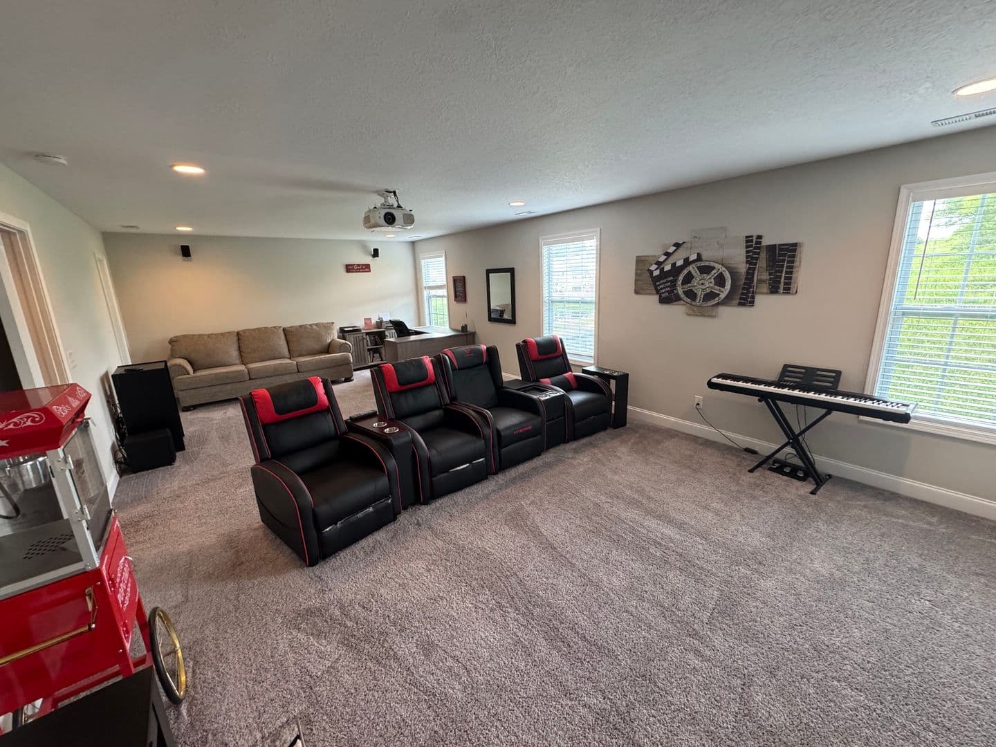 Oak Ridge House: 104 Deerberry Ln