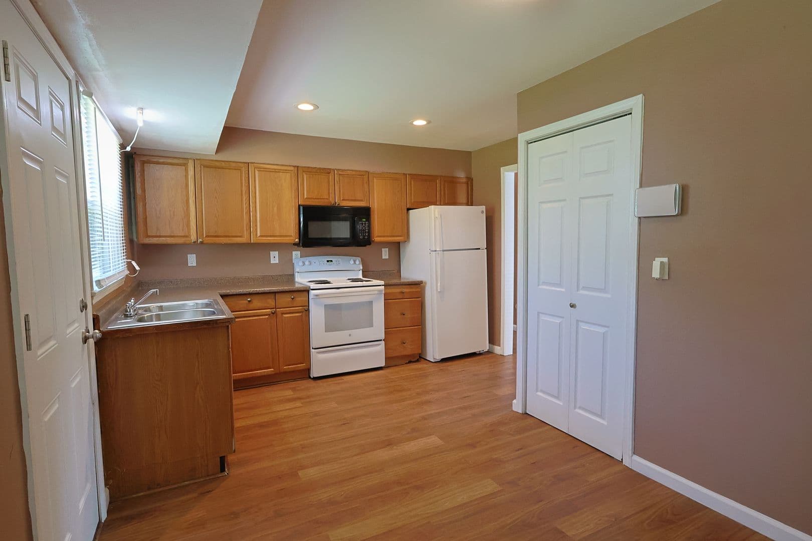 St. Louis House: 325 Caithness Road