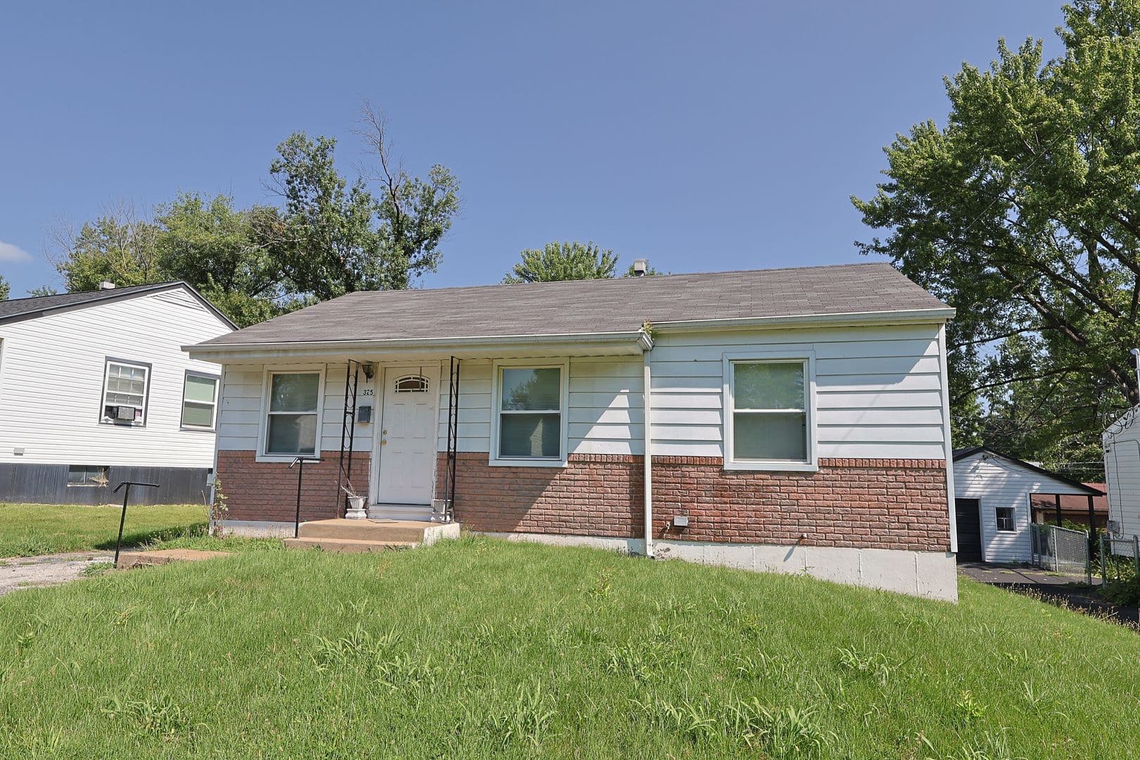 St. Louis House: 325 Caithness Road