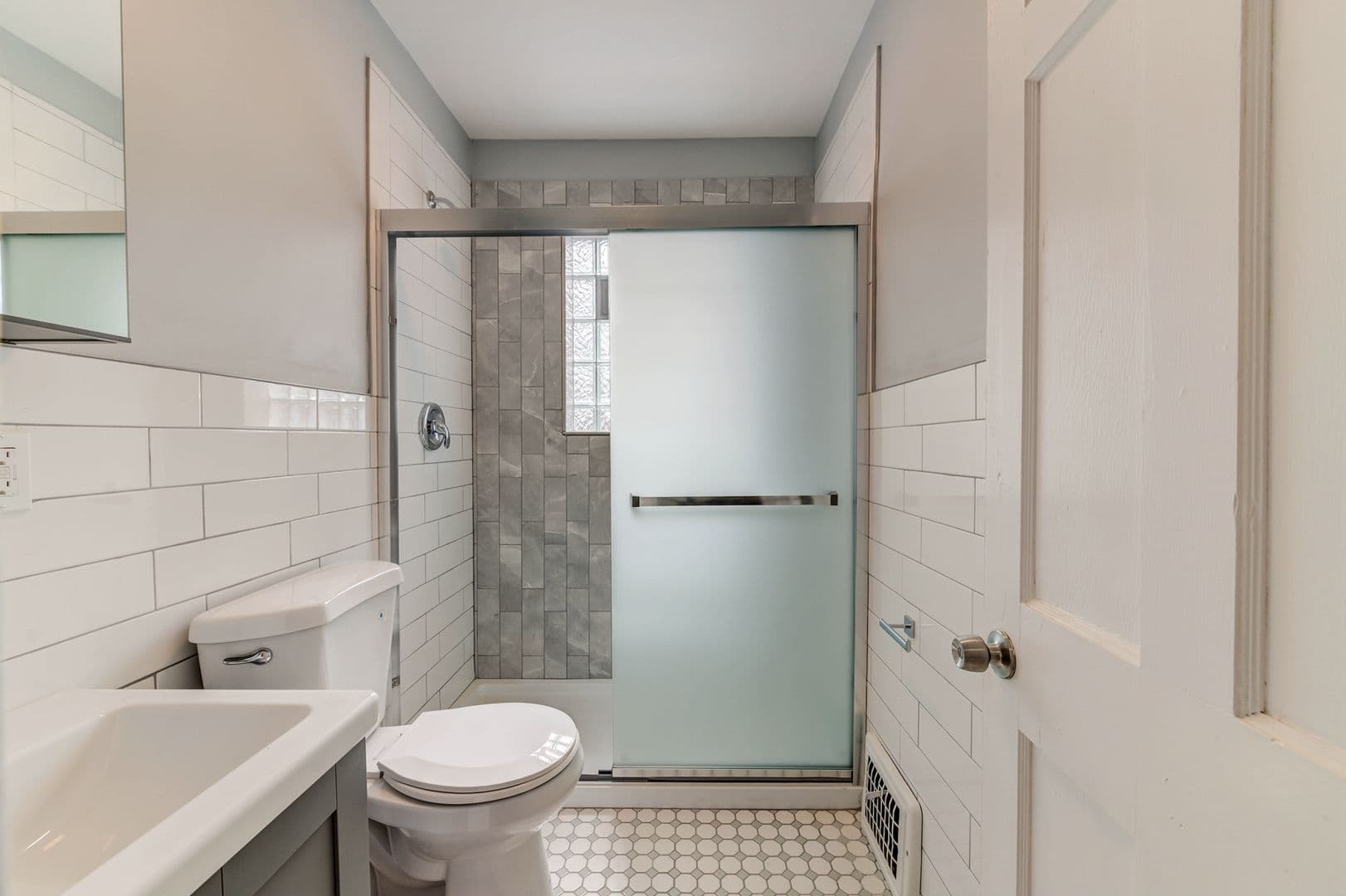 St. Louis Apartment: 4946 - 4948 Kemper Ave.