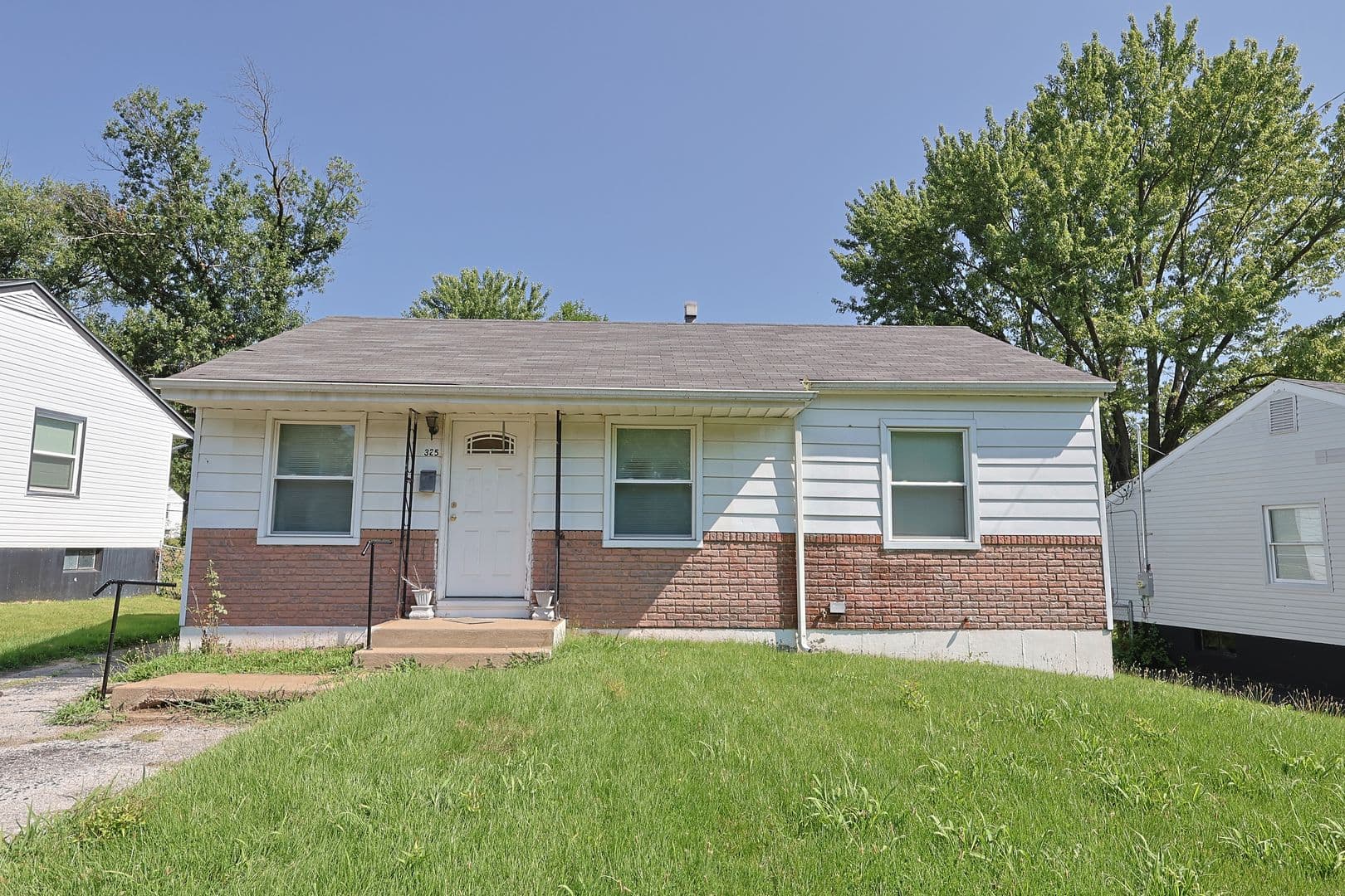 St. Louis House: 325 Caithness Road