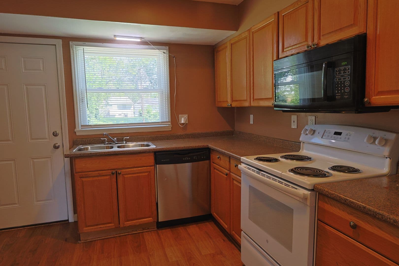 St. Louis House: 325 Caithness Road