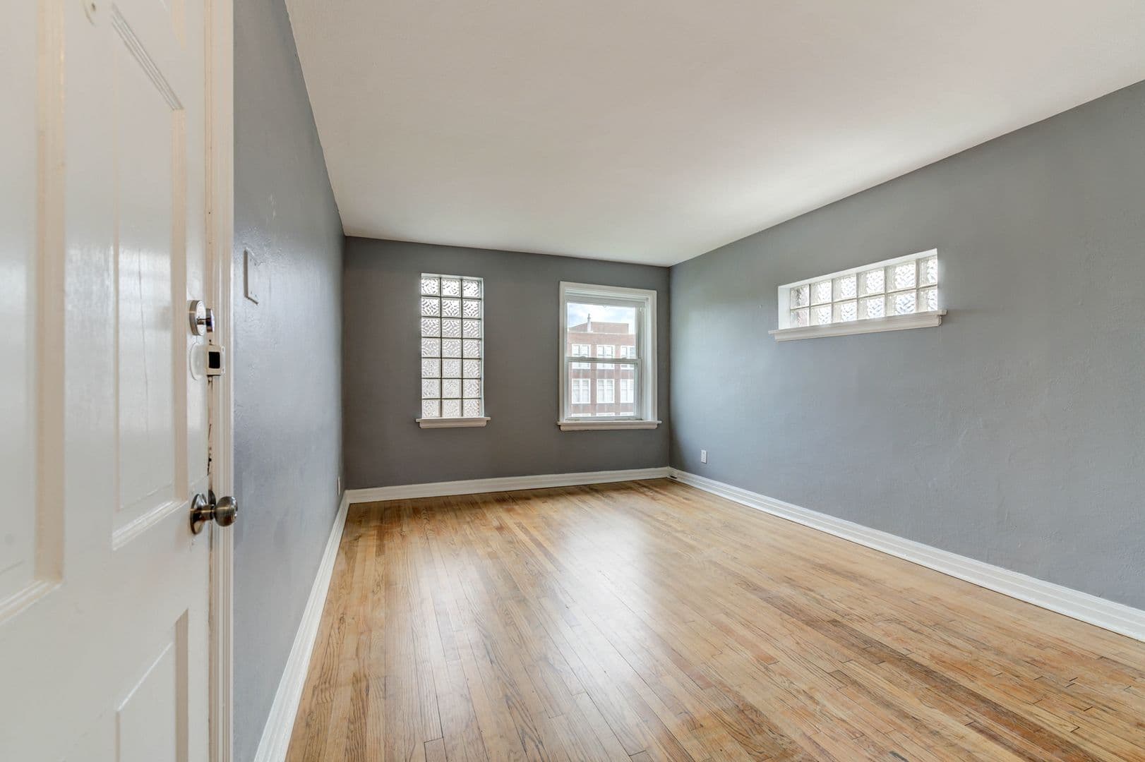 St. Louis Apartment: 4946 - 4948 Kemper Ave.