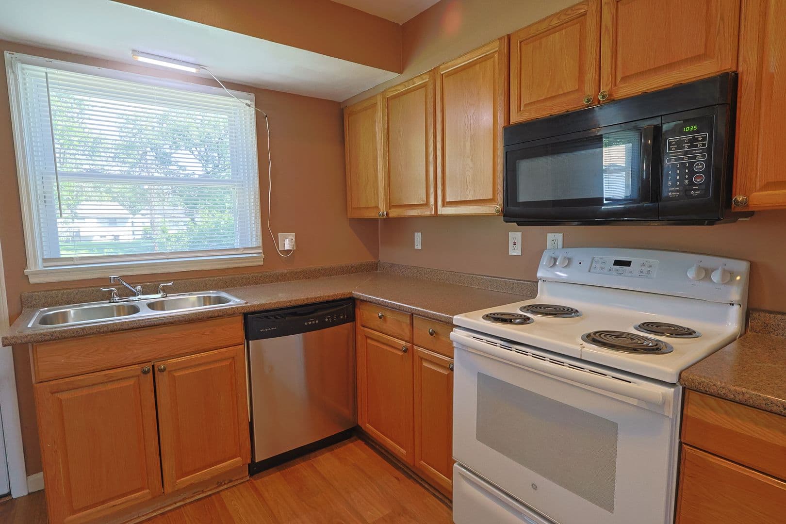 St. Louis House: 325 Caithness Road