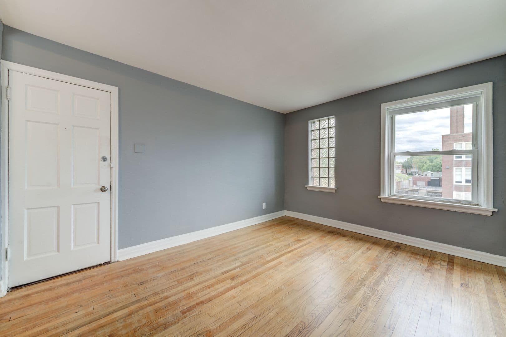 St. Louis Apartment: 4946 - 4948 Kemper Ave.