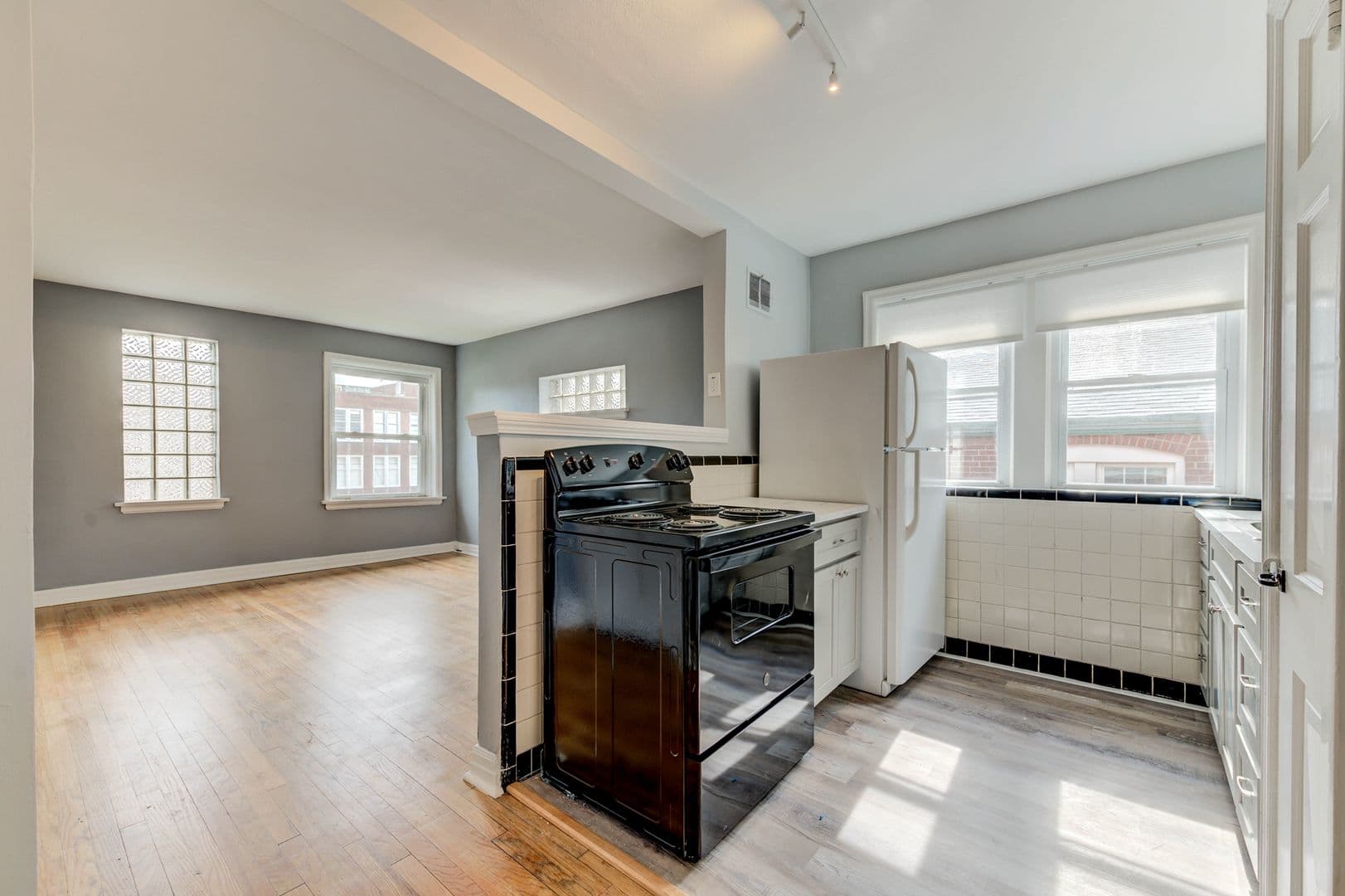 St. Louis Apartment: 4946 - 4948 Kemper Ave.