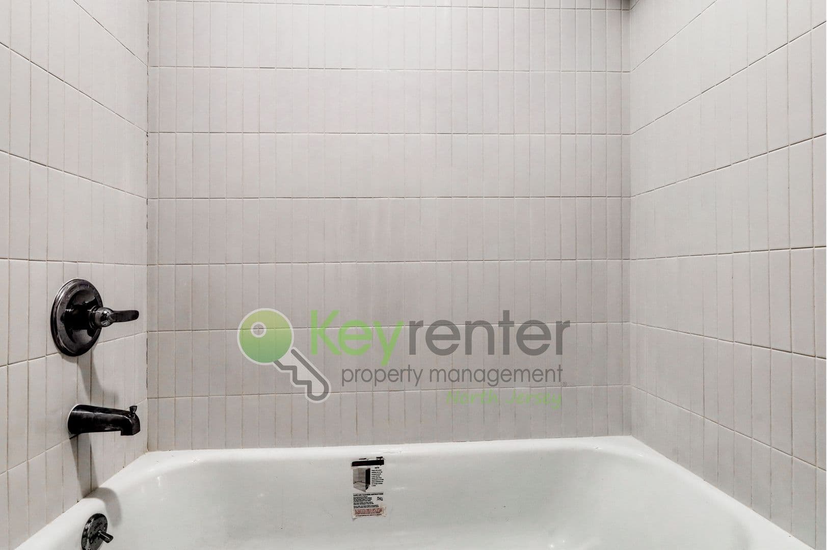 Passaic Townhome: 176 Pennington Avenue