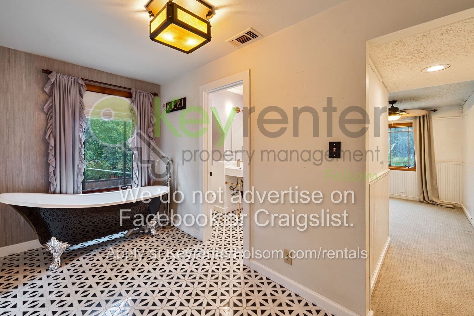 Sacramento House: 930 Saverien Drive
