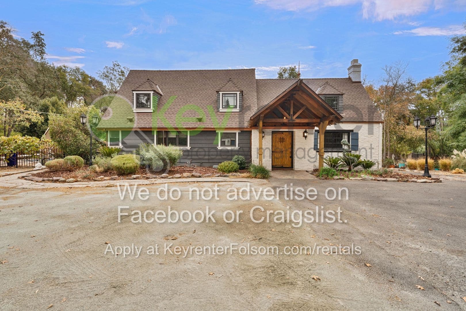 Sacramento House: 930 Saverien Drive
