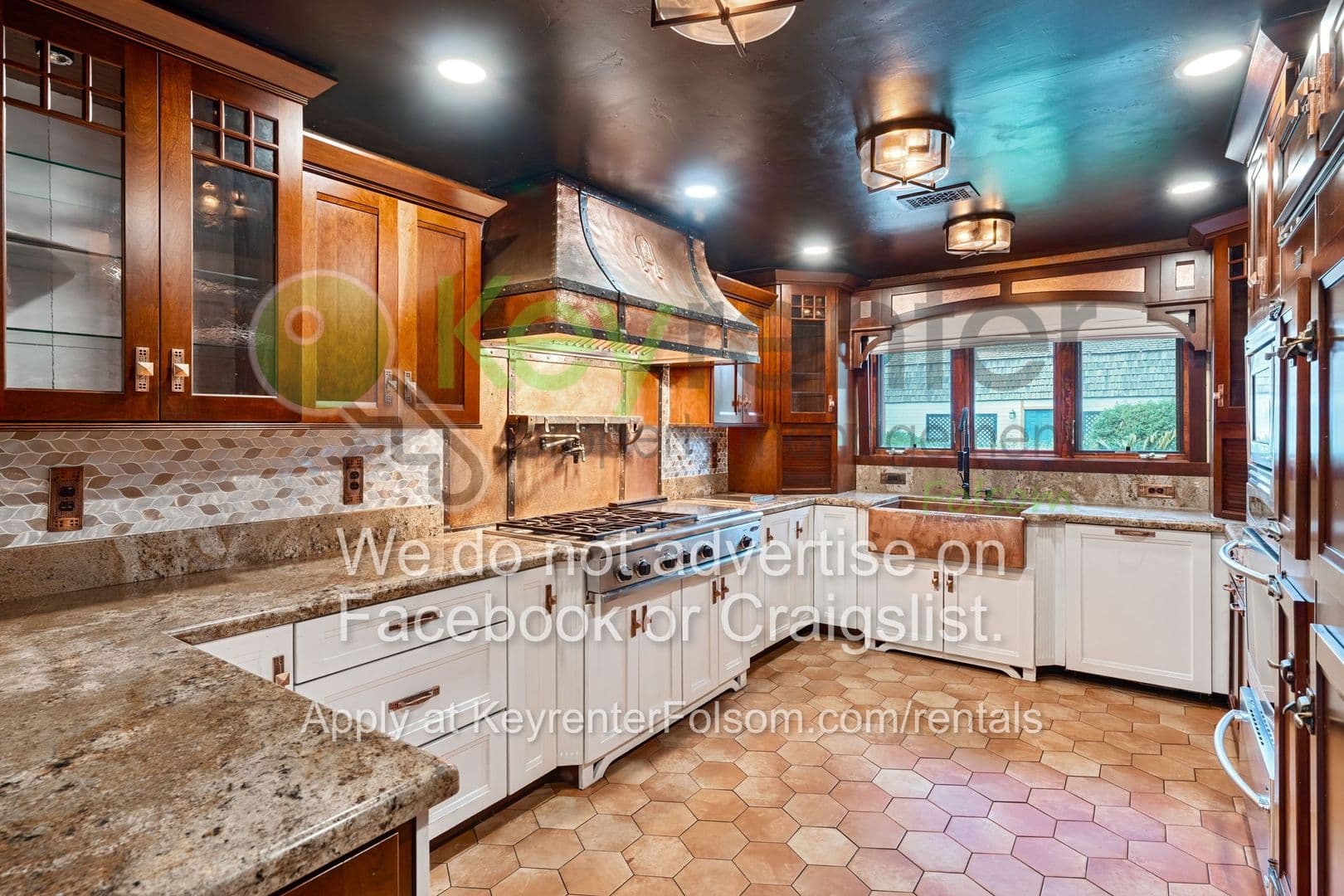 Sacramento House: 930 Saverien Drive