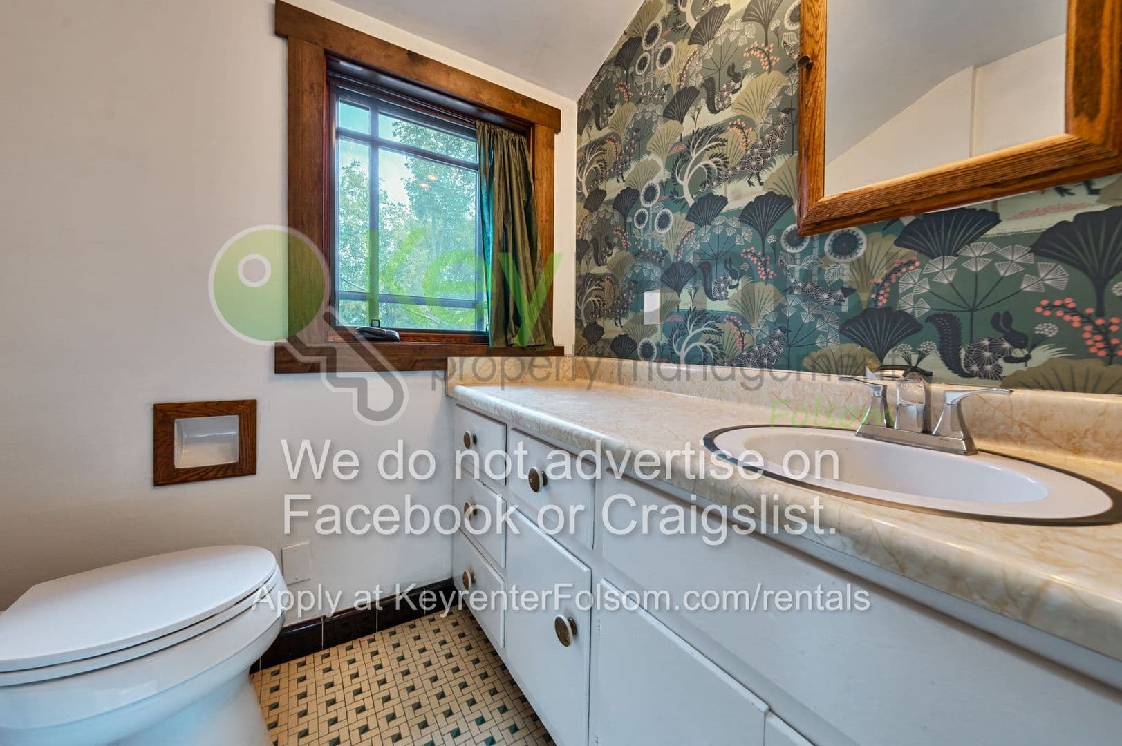 Sacramento House: 930 Saverien Drive