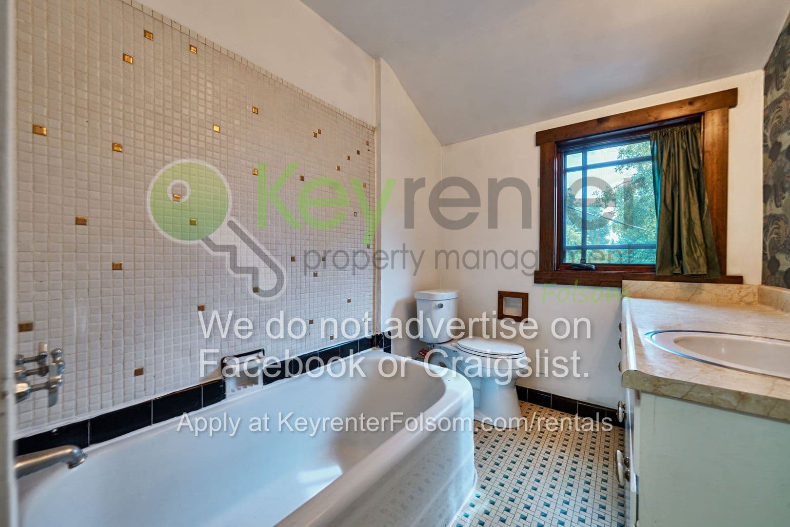 Sacramento House: 930 Saverien Drive