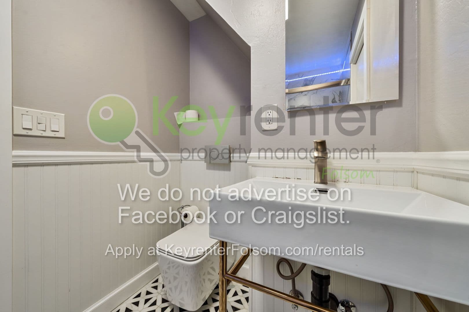 Sacramento House: 930 Saverien Drive