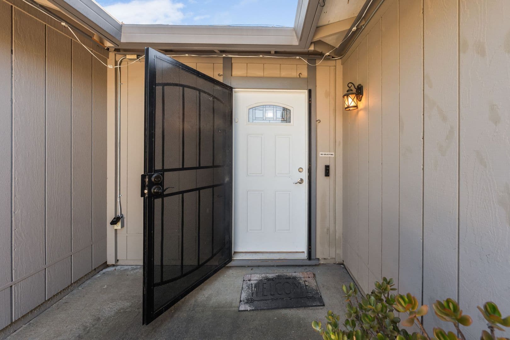 Sacramento House: 10222 Sunol Way