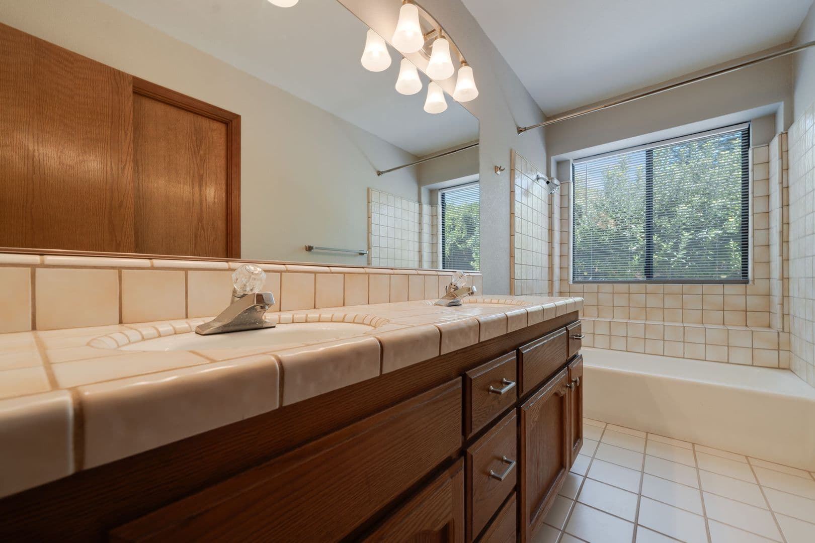 Folsom House: 103 Buck Circle