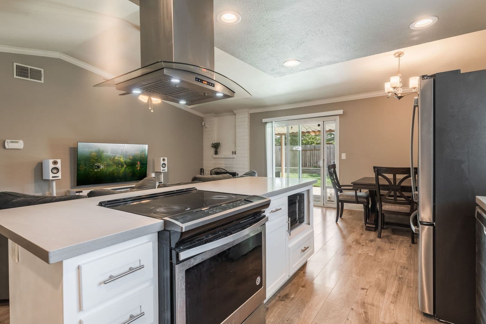 Sacramento House: 10222 Sunol Way