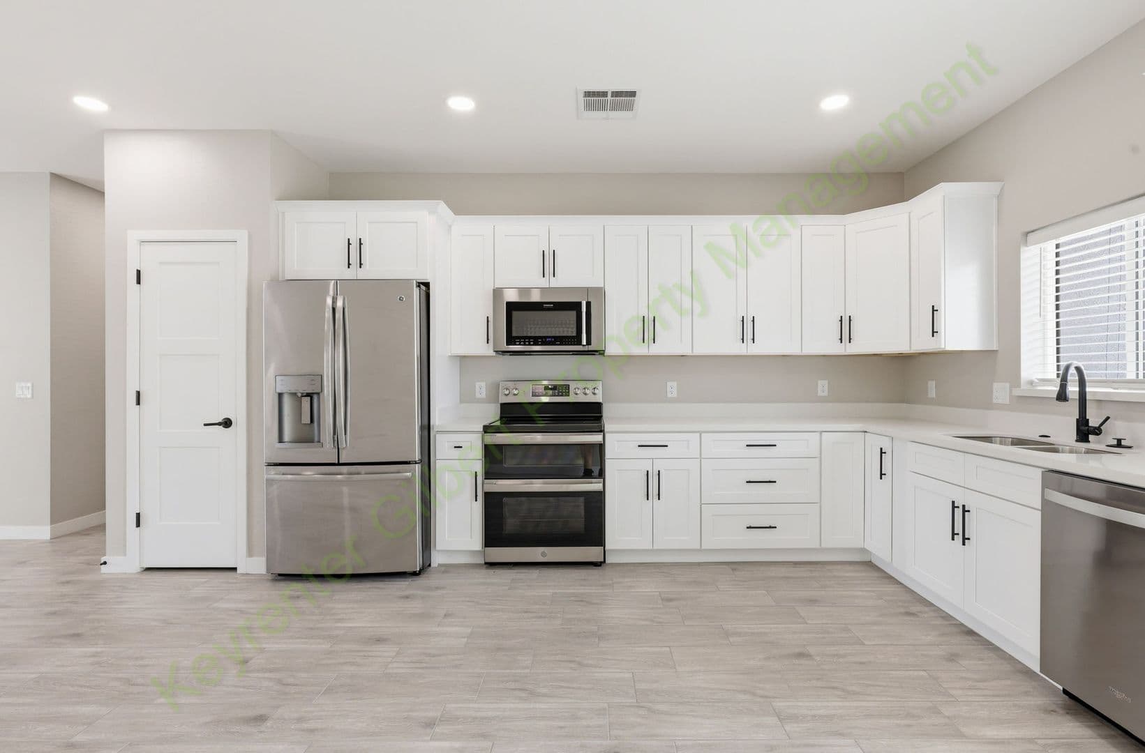 Mesa Townhome: 511 E 8th Ave