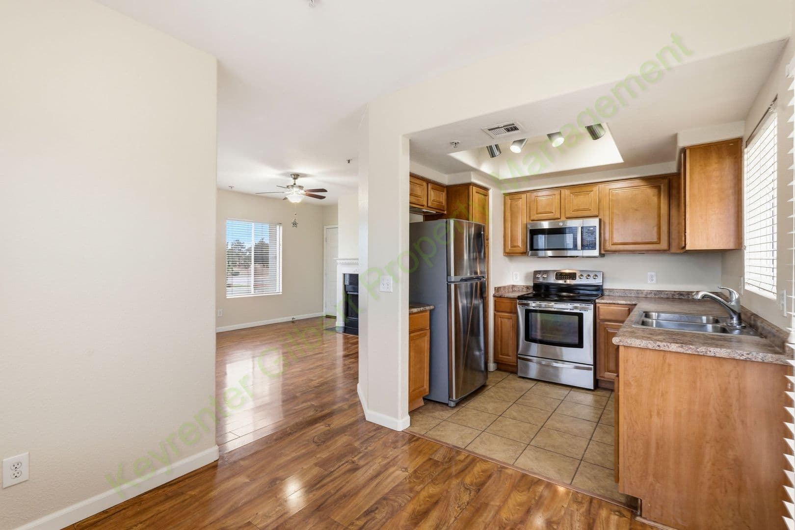 Chandler Townhome: 1825 W Ray Rd, 2065
