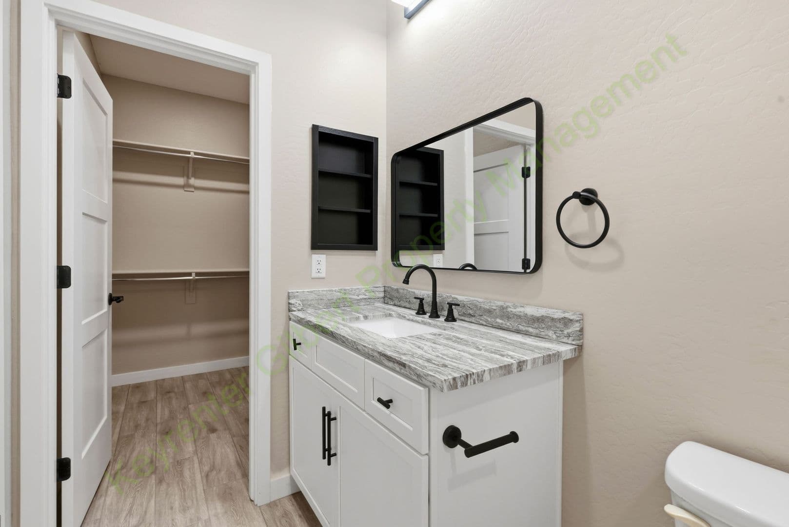 Mesa Townhome: 511 E 8th Ave