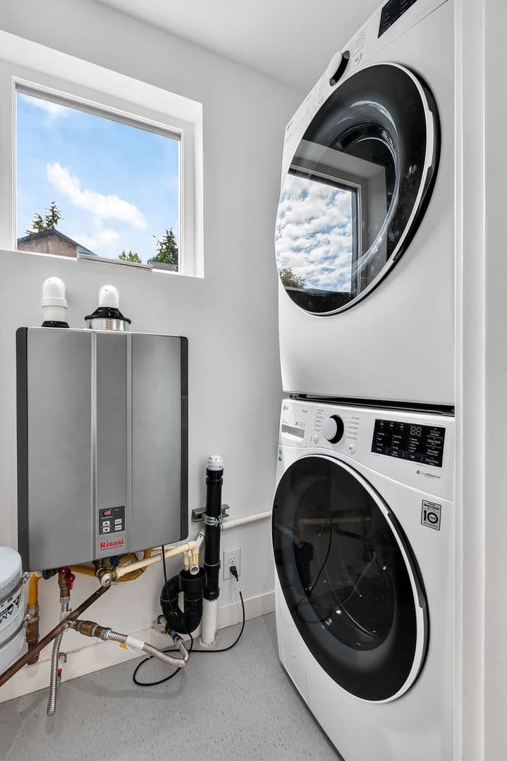 Seattle Townhome: 3819 S Cloverdale St