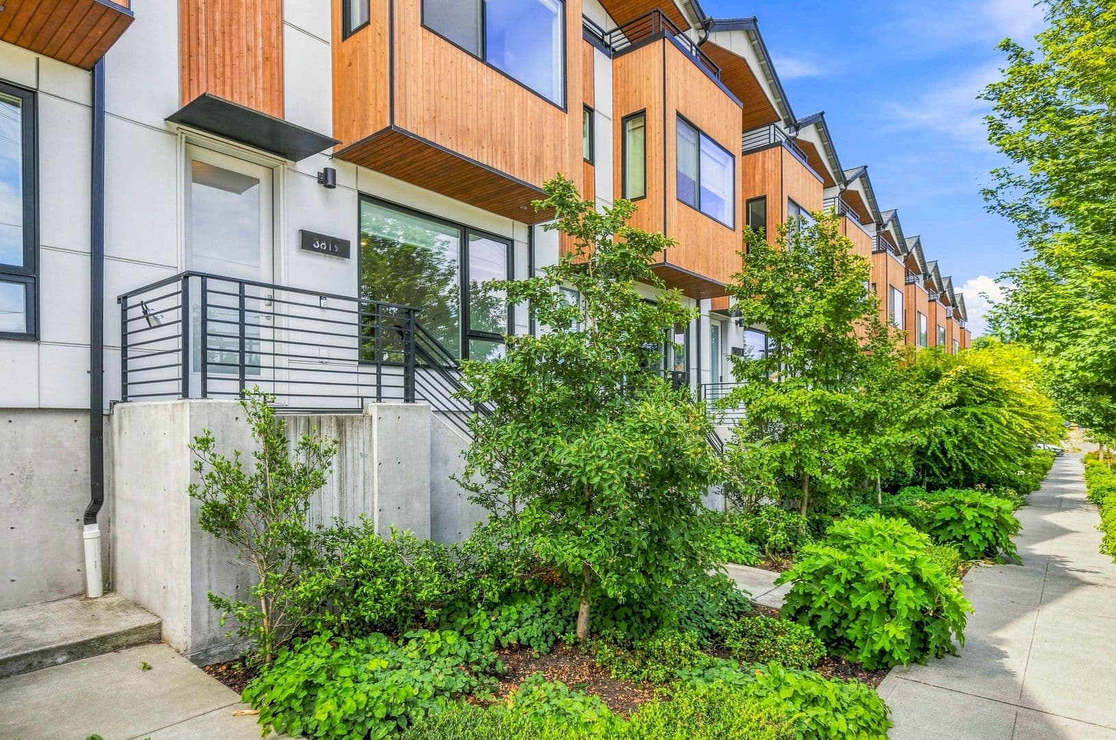 Seattle Townhome: 3819 S Cloverdale St