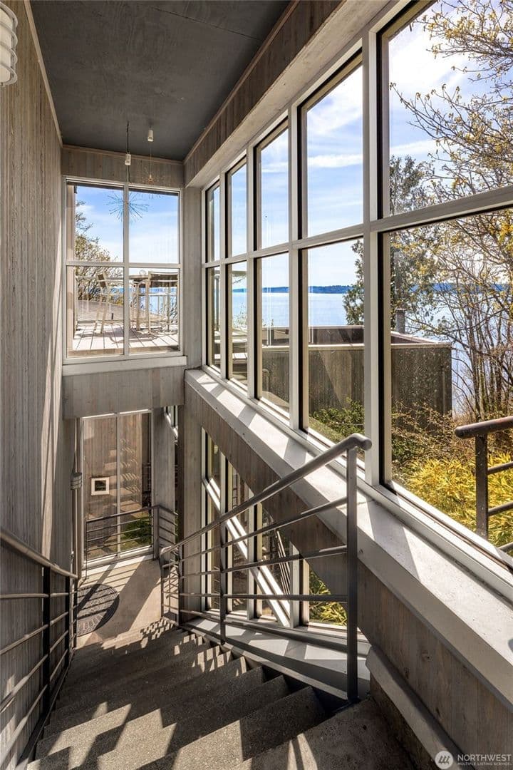 Seattle House: 10405 47th AVE SW