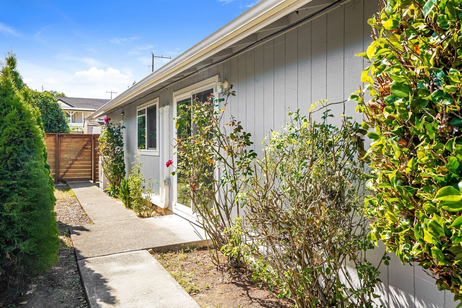 Seattle Apartment: 10201-10203 17th Ave SW