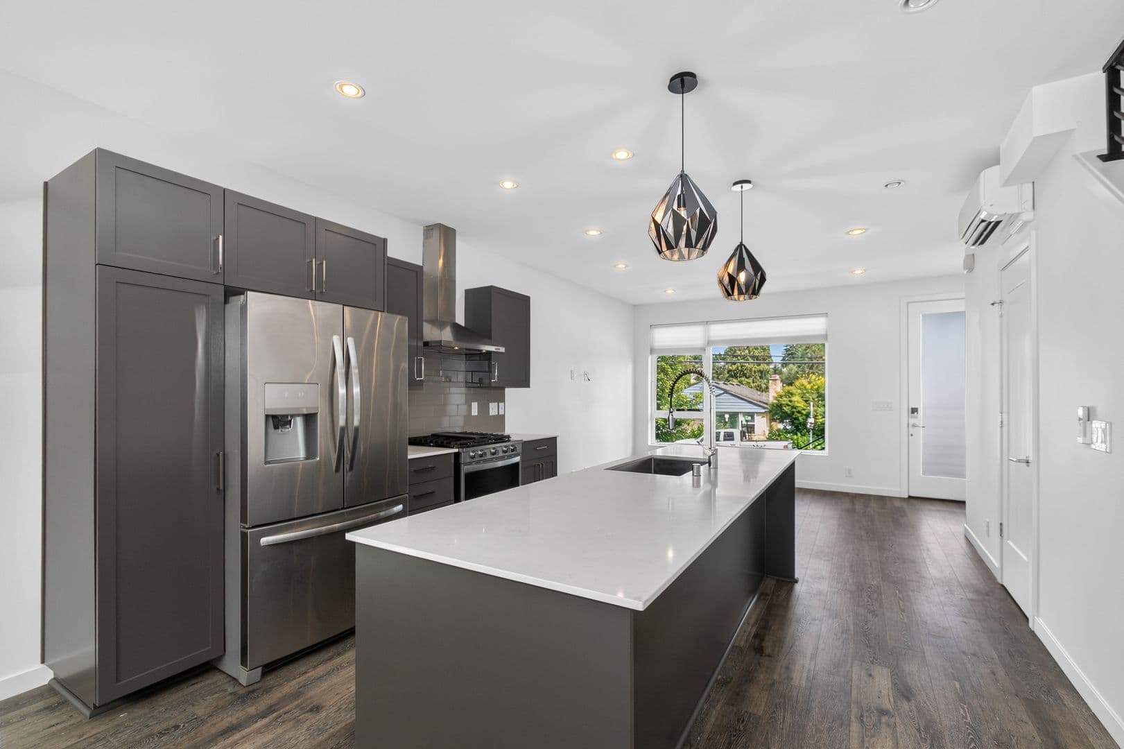 Seattle Townhome: 3819 S Cloverdale St