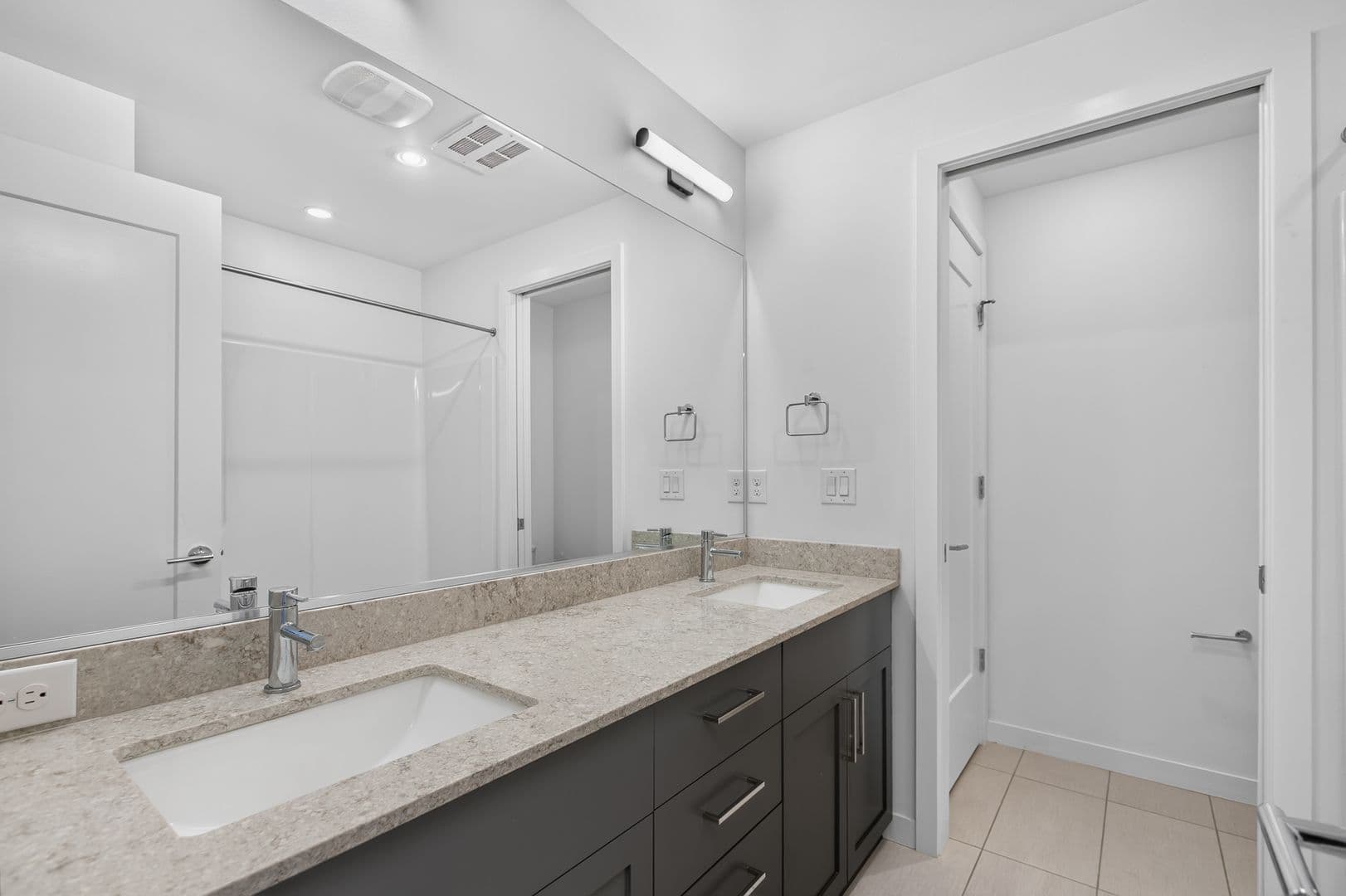 Seattle Townhome: 3819 S Cloverdale St