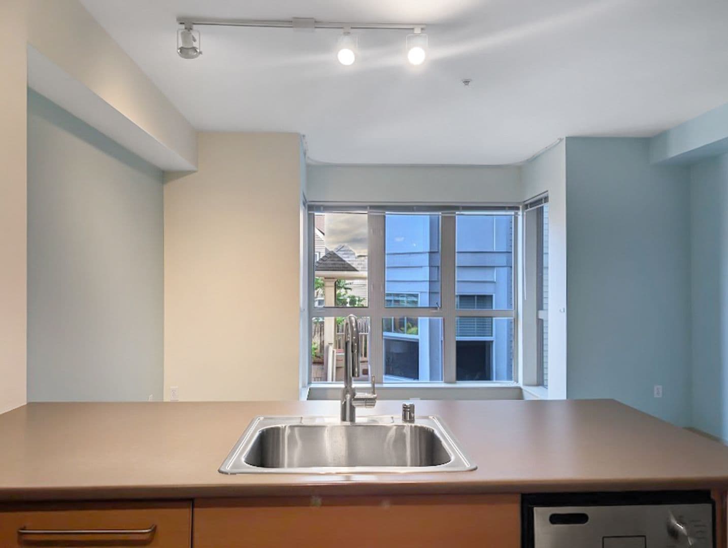 Seattle Condo: 1410 E Pine Street W208