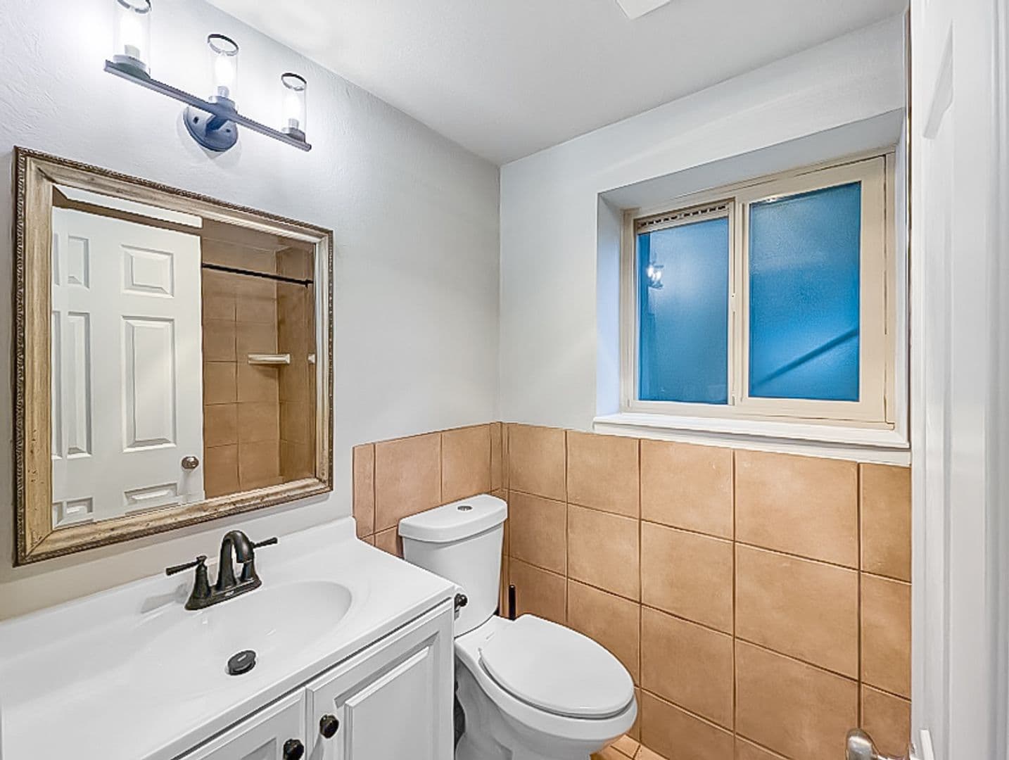 SEATTLE Apartment: 10343 MIDVALE AVE