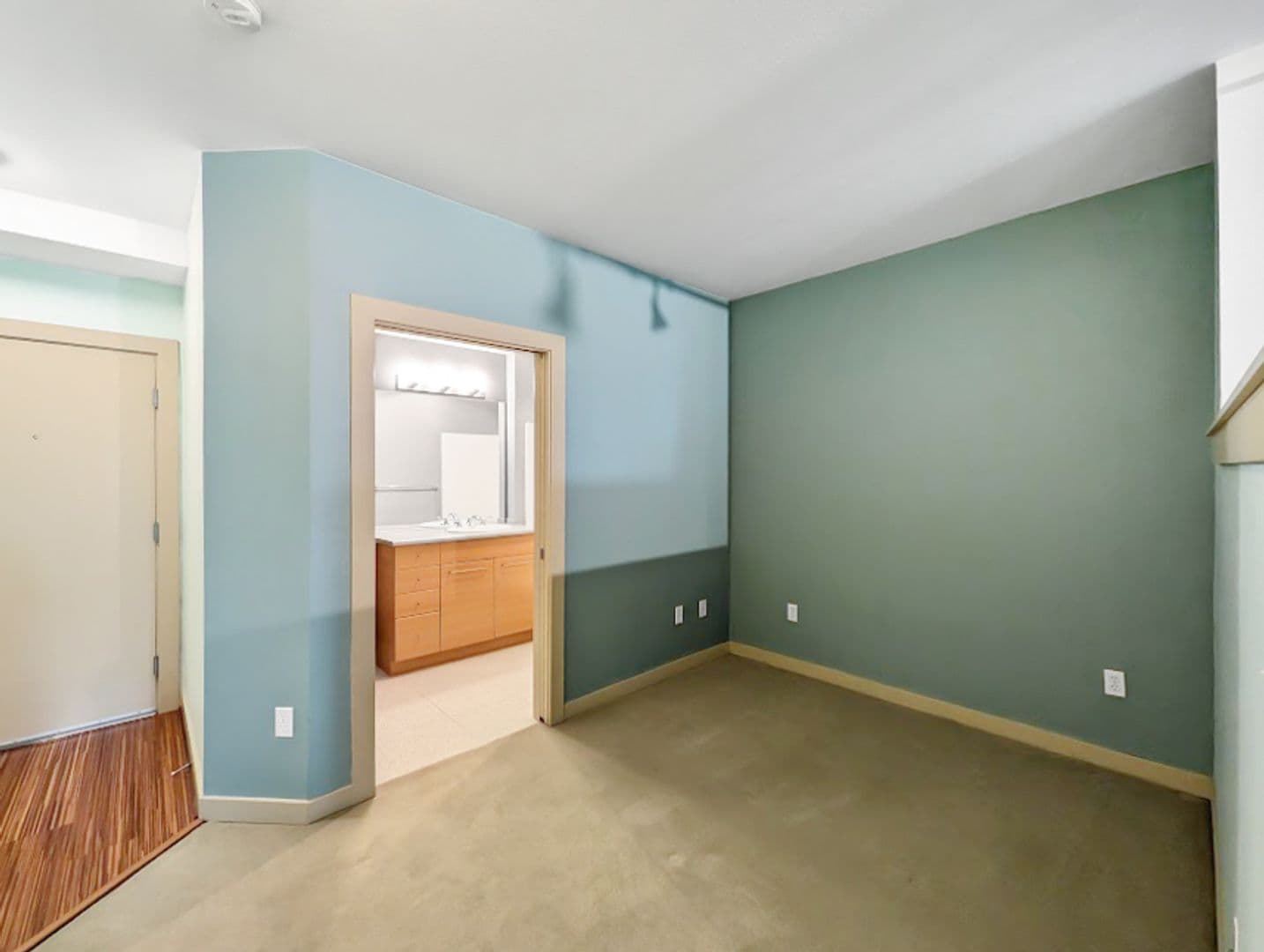 Seattle Condo: 1410 E Pine Street W208