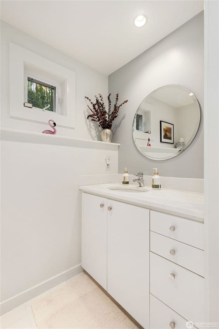 Seattle House: 10405 47th AVE SW