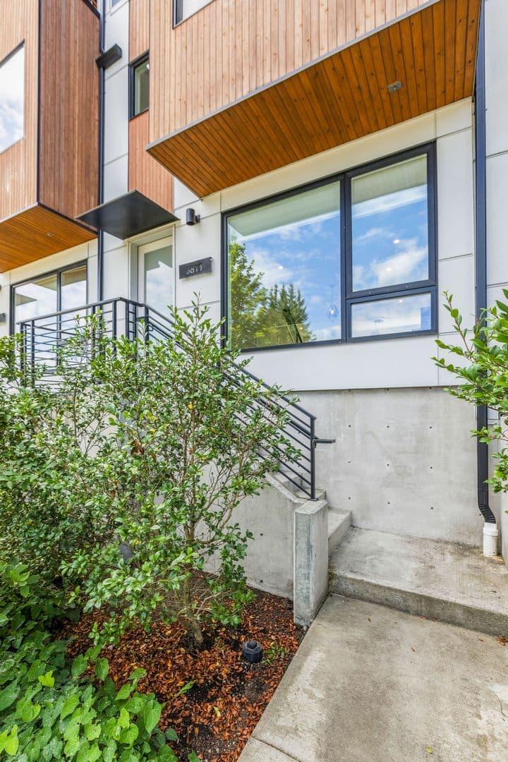 Seattle Townhome: 3819 S Cloverdale St