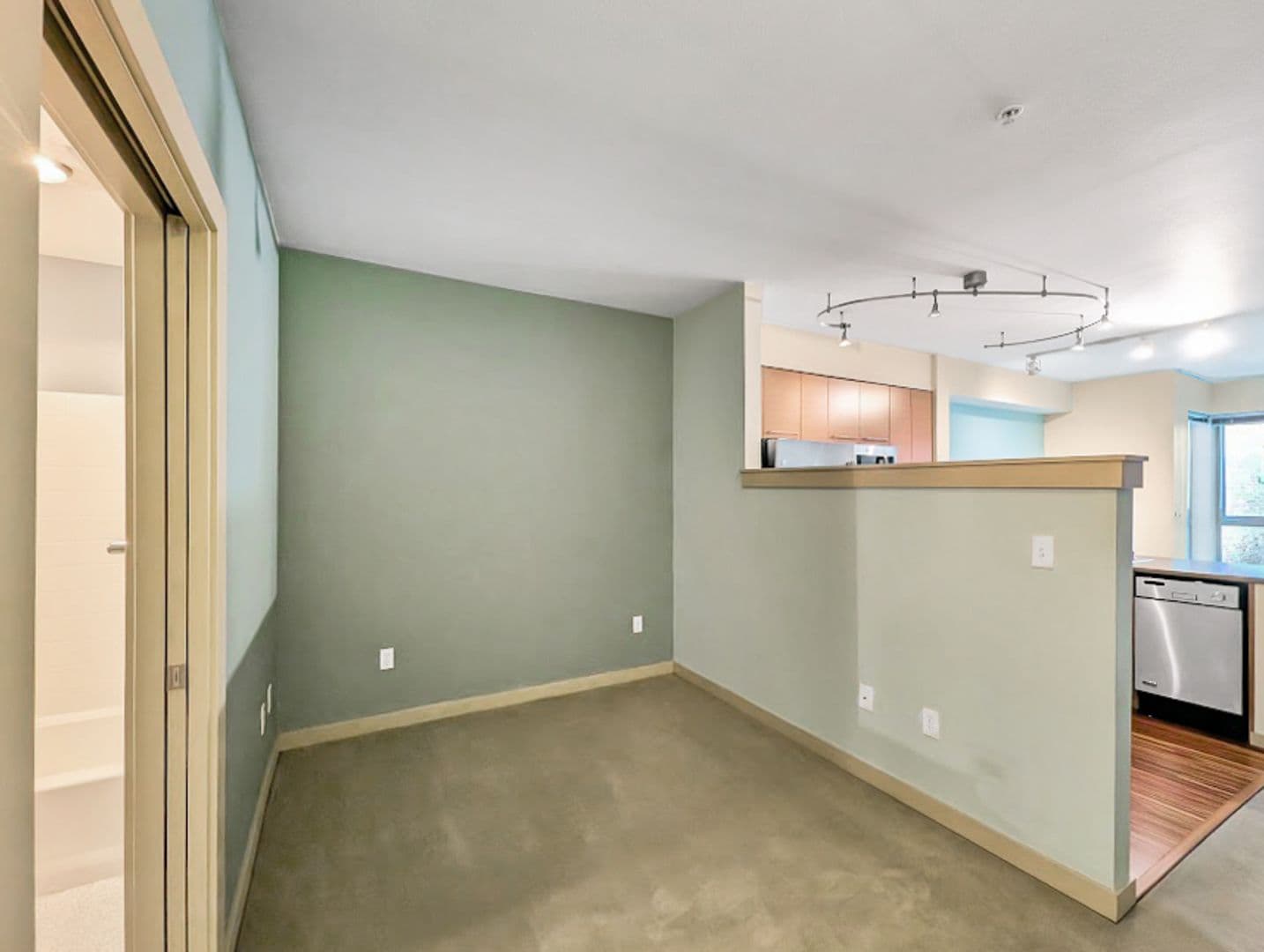 Seattle Condo: 1410 E Pine Street W208