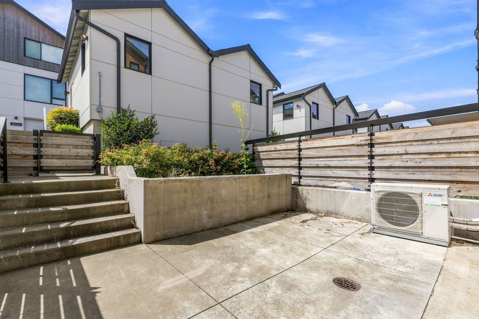 Seattle Townhome: 3819 S Cloverdale St
