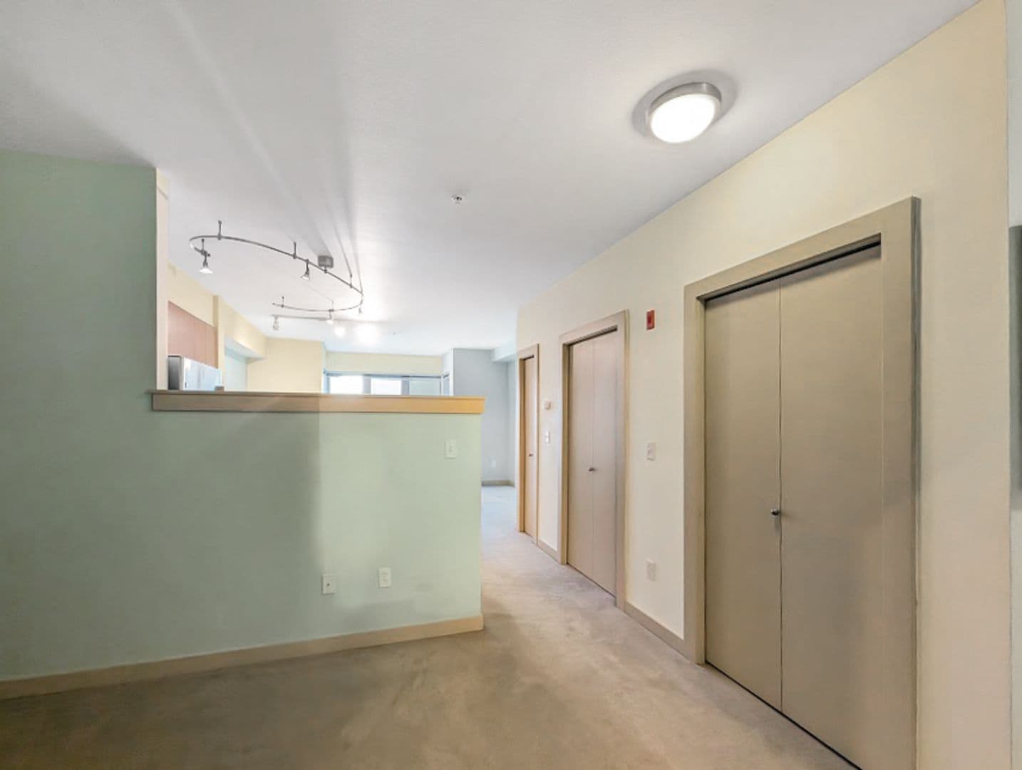Seattle Condo: 1410 E Pine Street W208