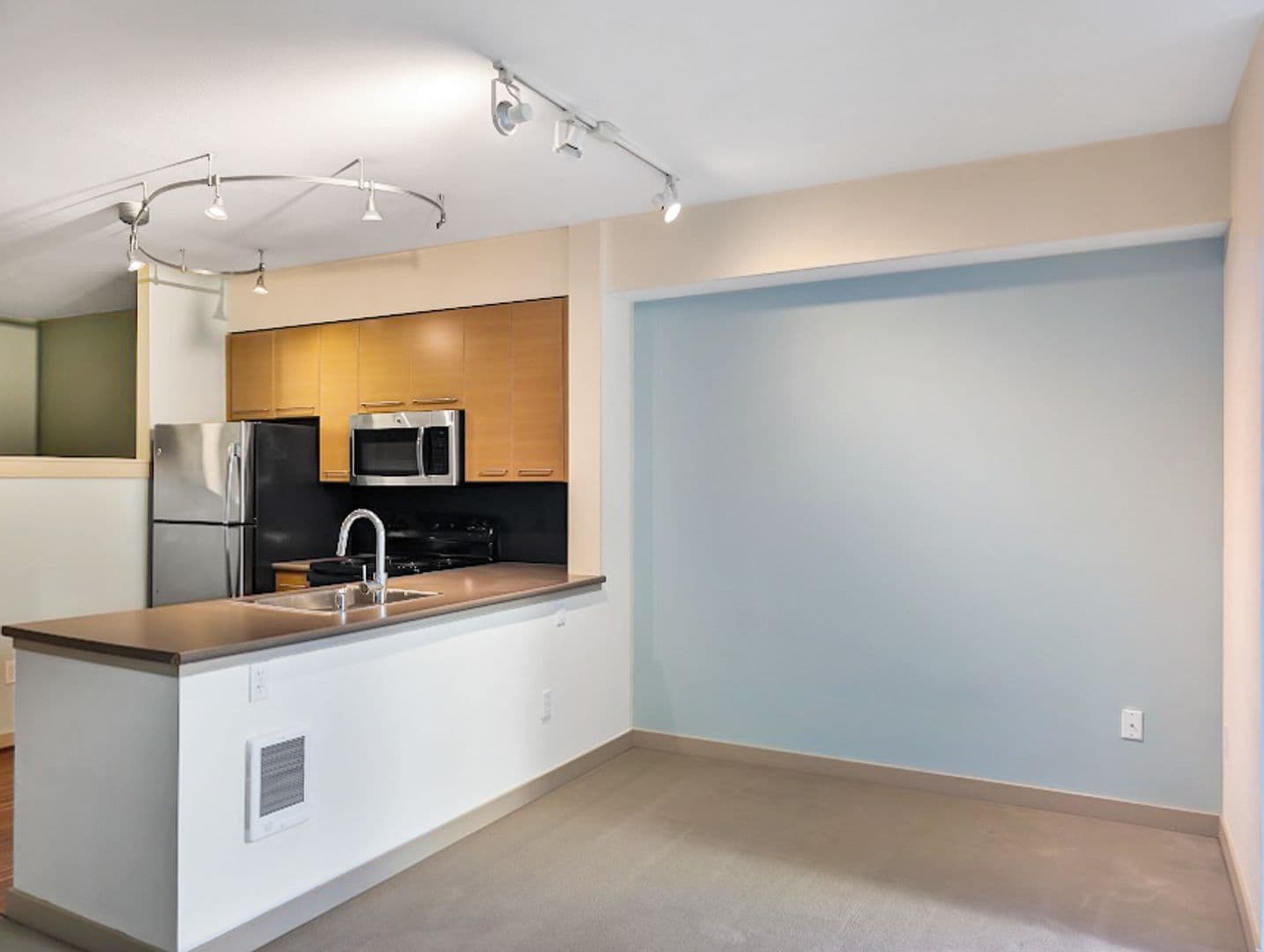 Seattle Condo: 1410 E Pine Street W208