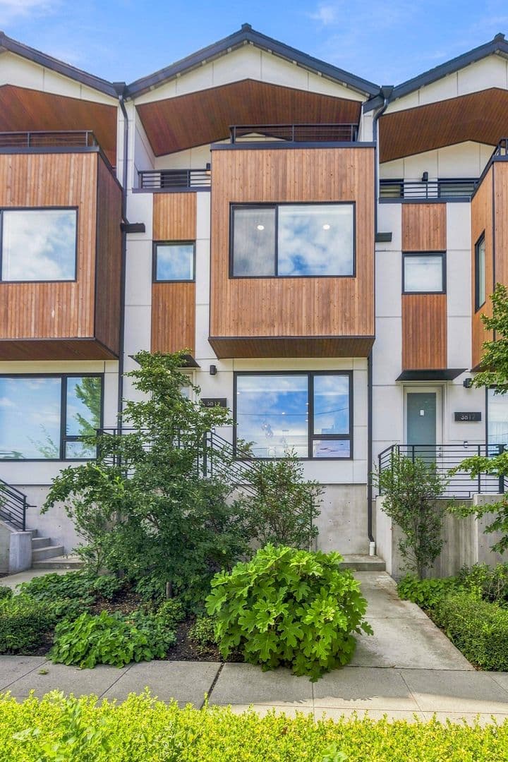 Seattle Townhome: 3819 S Cloverdale St