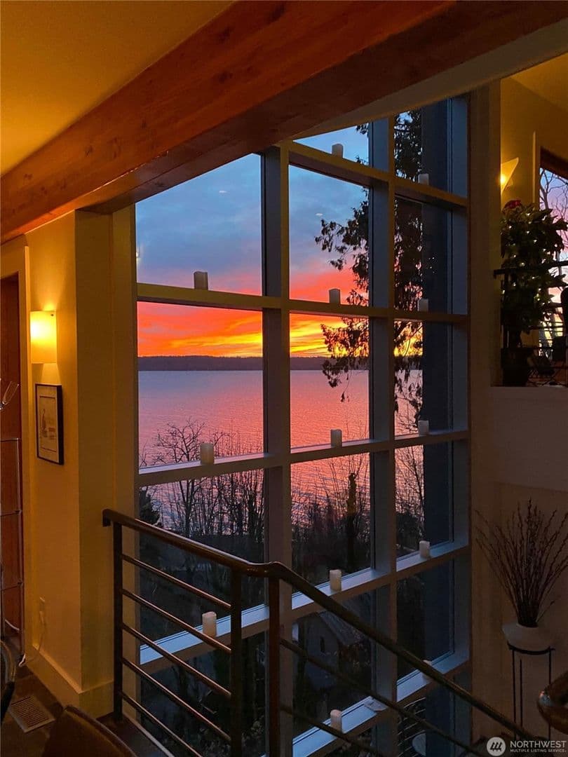 Seattle House: 10405 47th AVE SW