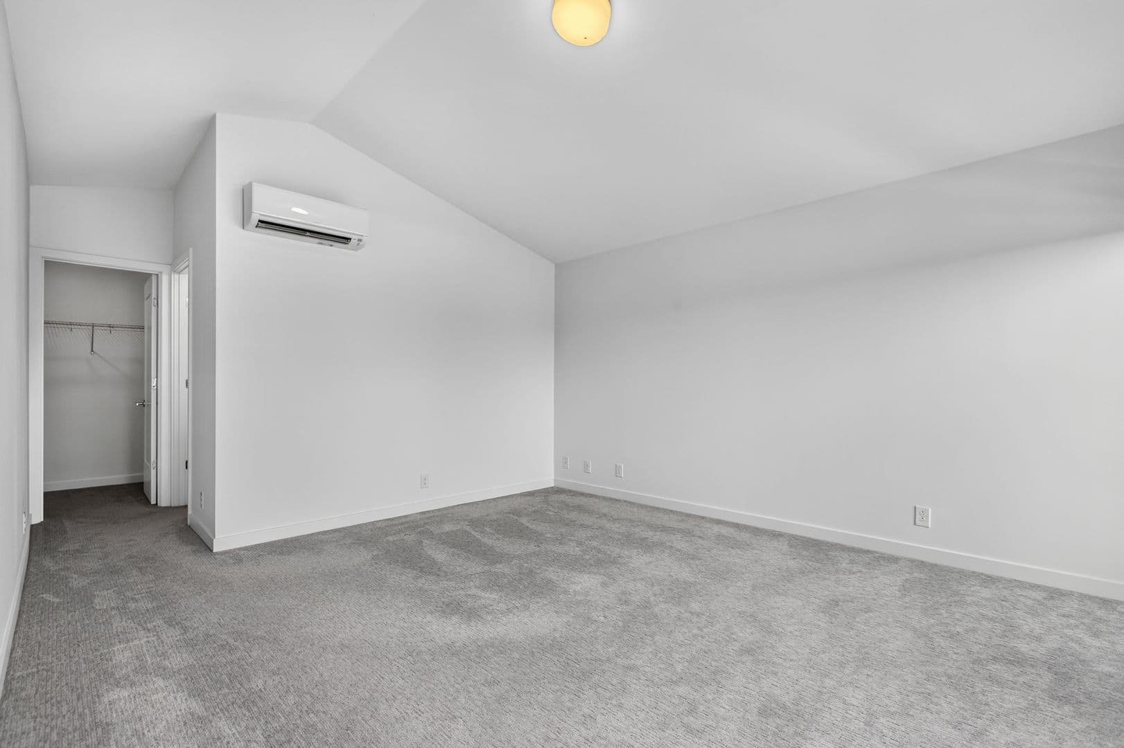 Seattle Townhome: 3819 S Cloverdale St