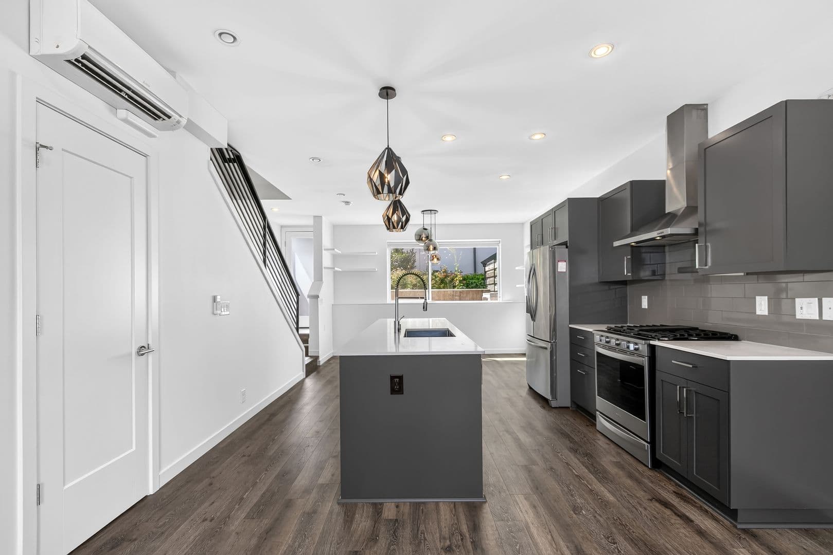 Seattle Townhome: 3819 S Cloverdale St