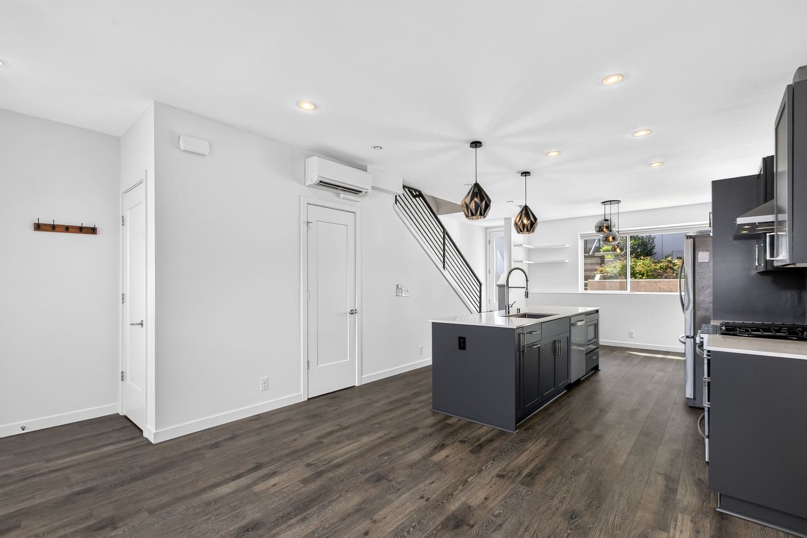 Seattle Townhome: 3819 S Cloverdale St