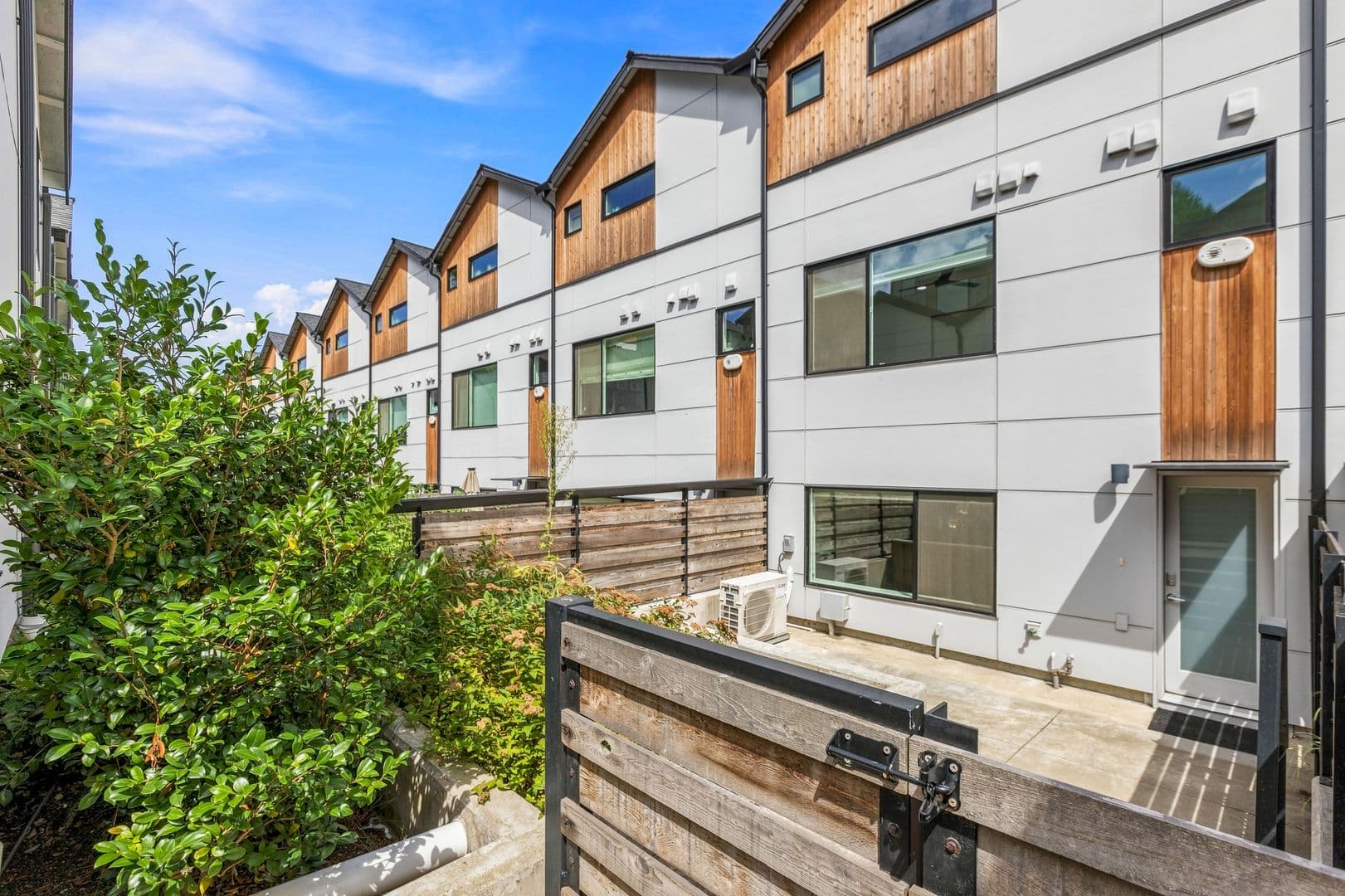 Seattle Townhome: 3819 S Cloverdale St
